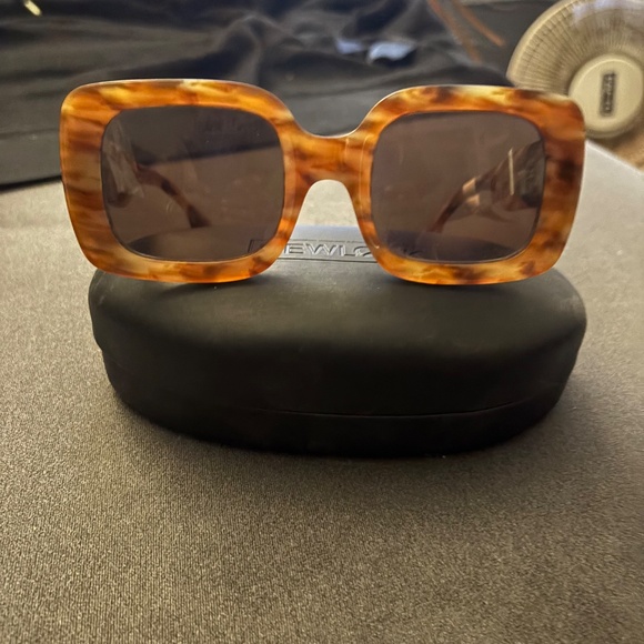 Brand new Burberry sunglasses - Picture 2 of 2